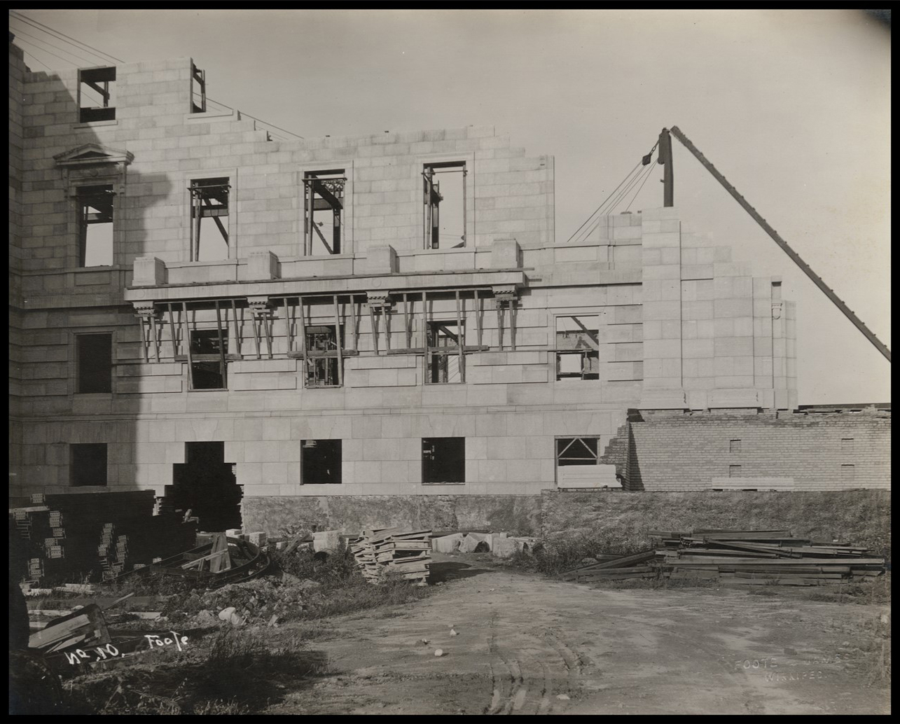 Photo of a wall that is under contruction, with layers of brick that are partially completed.