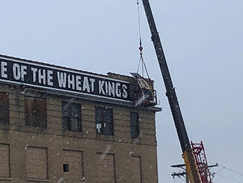 Des nouvelles du projet - 24 février 2021 - Le panneau des Wheat Kings est retiré.