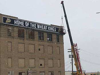 Des nouvelles du projet - 24 février 2021 - Le panneau des Wheat Kings est retiré.